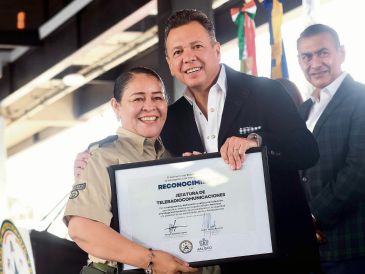 El gobernador Pablo Lemus reconoció la vocación y años de servicio de los elementos de Protección Civil y Bomberos de Jalisco. ESPECIAL