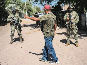 Elementos de seguridad participan en acciones contra grupos criminales en Sinaloa. AFP