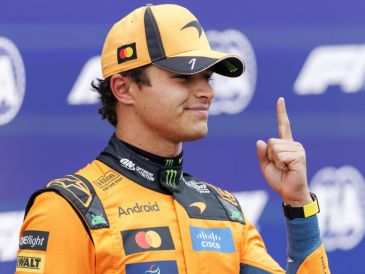 Pese al dominio mostrado por Mercedes en los dos días de actividad en Países Bajos, Lando Norris, de McLaren, saldrá desde el primer lugar en la carrera principal este domingo. EFE / EPA / S. Koning