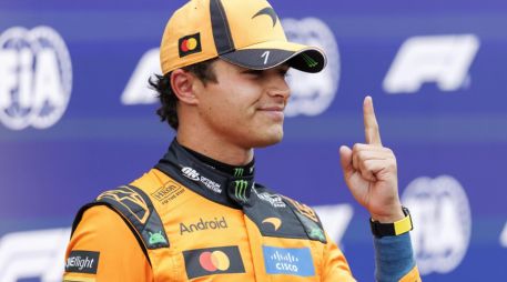 Pese al dominio mostrado por Mercedes en los dos días de actividad en Países Bajos, Lando Norris, de McLaren, saldrá desde el primer lugar en la carrera principal este domingo. EFE / EPA / S. Koning