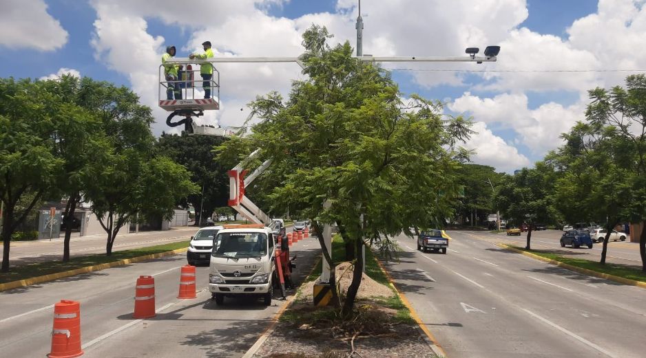 Durante las próximas semanas se instalará también el señalamiento preventivo en tres puntos restantes, completando el corredor Lázaro Cárdenas-Carretera. ESPECIAL