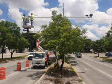 Durante las próximas semanas se instalará también el señalamiento preventivo en tres puntos restantes, completando el corredor Lázaro Cárdenas-Carretera. ESPECIAL