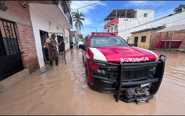 Autoridades retiraron un tapón de palizada, lodo y basura que obstruía el flujo del agua, para liberar el cauce y prevenir afectaciones en la zona.ESPECIAL