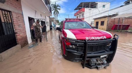 Autoridades retiraron un tapón de palizada, lodo y basura que obstruía el flujo del agua, para liberar el cauce y prevenir afectaciones en la zona.ESPECIAL