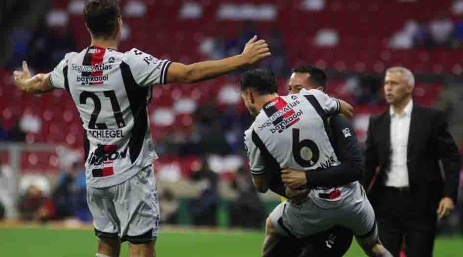 Crespo destacó la valentía de sus dirigidos para plantarse ante el último campeón en el Estadio Azteca. SUN/C. Mejía
