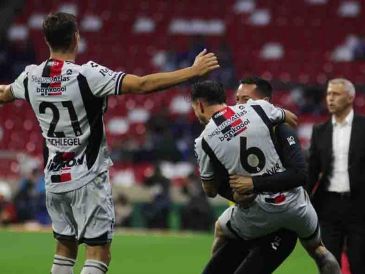 Crespo destacó la valentía de sus dirigidos para plantarse ante el último campeón en el Estadio Azteca. SUN/C. Mejía