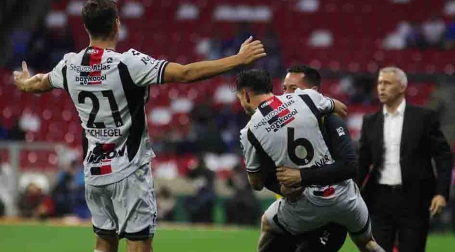 Crespo destacó la valentía de sus dirigidos para plantarse ante el último campeón en el Estadio Azteca. SUN/C. Mejía