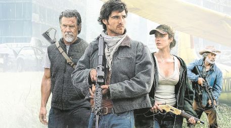 Basada en la novela “The Dog Stars” de Peter Heller, “La guerra de los últimos” combina aventura, supervivencia y drama humano en un mundo devastado. ESPECIAL