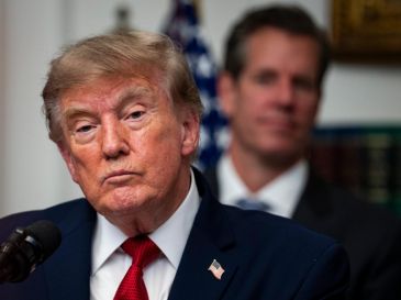 Trump ha justificado la nueva ronda de gravámenes como una respuesta a lo que califica de "continua discriminación" y "trato desigual" al comercio estadounidense por parte de Canadá. EFE / THE WASHINGTON POST POOL