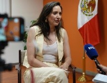 La secretaria de Cultura de México, Claudia Curiel de Icaza, habla durante una entrevista con EFE, en la embajada de México en Los Ángeles. EFE/ Omar Alonso