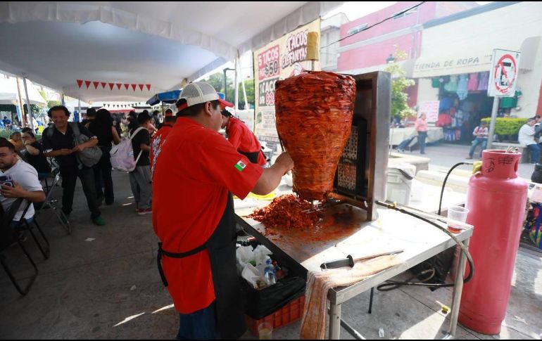 El presidente municipal, Gerardo Quirino Velázquez Chávez, estuvo presente durante el festival, donde recorrió los diferentes puestos. CORTESÍA