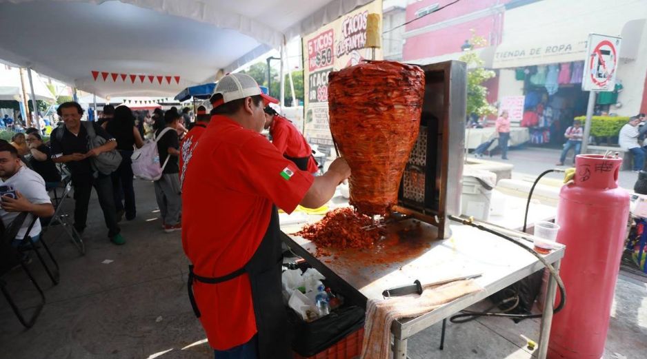 El presidente municipal, Gerardo Quirino Velázquez Chávez, estuvo presente durante el festival, donde recorrió los diferentes puestos. CORTESÍA