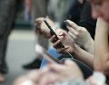 El uso de celulares entre menores crece en México, mientras expertos advierten sobre sus efectos en el bienestar emocional. UNSPLASH.
