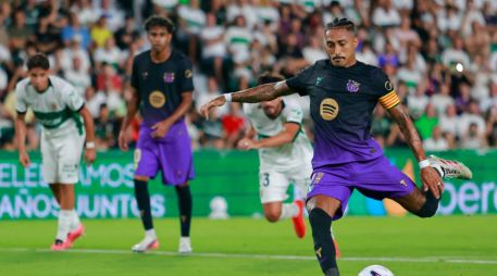 Karim Adeyemi y Anthony Gordon destacaron en su estreno con el Barcelona, al aportar un gol y dos asistencias, respectivamente. EFE.