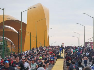 Más de 10 mil corredores participaron en el 10K Internacional COMUDE Guadalajara y Bomberos, que celebró el deporte y reconoció la labor de los cuerpos de emergencia. CORTESÍA/COMUDE.