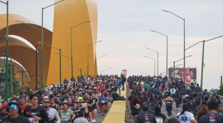 Más de 10 mil corredores participaron en el 10K Internacional COMUDE Guadalajara y Bomberos, que celebró el deporte y reconoció la labor de los cuerpos de emergencia. CORTESÍA/COMUDE.