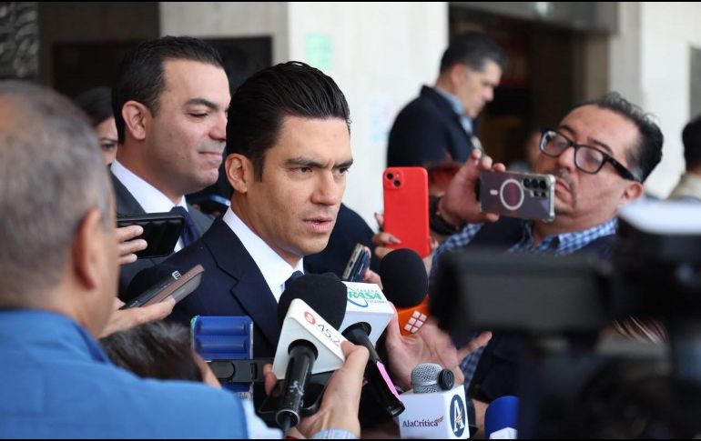 Juan Pablo Colín  afirmó que el ex gobernador anunció su regreso al cargo por orden directa del ex presidente Andrés Manuel López Obrador, con el fin de restar atención a su hijo, Andrés Manuel López Beltrán. ESPECIAL