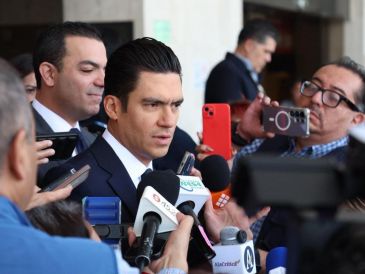 Juan Pablo Colín  afirmó que el ex gobernador anunció su regreso al cargo por orden directa del ex presidente Andrés Manuel López Obrador, con el fin de restar atención a su hijo, Andrés Manuel López Beltrán. ESPECIAL