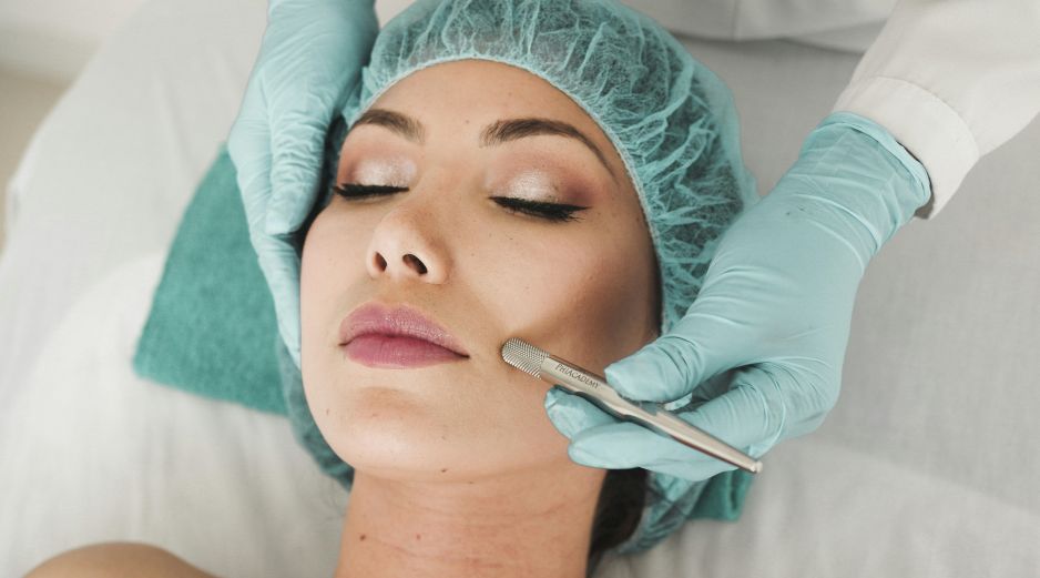 La medicina cosmética brinda opciones seguras, desde toxina botulínica hasta cirugías corporales.  UNSPLASH / K. Ruíz