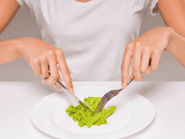 De acuerdo con organismos de salud, una pérdida gradual suele ser la opción más segura y sostenible. La recomendación general es reducir entre medio kilo y un kilogramo por semana. CANVA