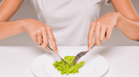 De acuerdo con organismos de salud, una pérdida gradual suele ser la opción más segura y sostenible. La recomendación general es reducir entre medio kilo y un kilogramo por semana. CANVA