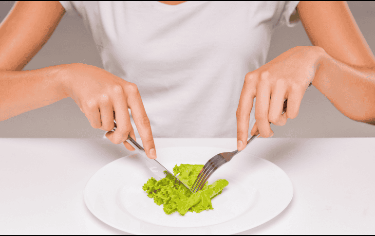 De acuerdo con organismos de salud, una pérdida gradual suele ser la opción más segura y sostenible. La recomendación general es reducir entre medio kilo y un kilogramo por semana. CANVA