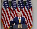Esta nueva normativa exigiría a los estados rediseñar los sobres de las boletas electorales para incluir códigos de barras de seguimiento únicos y obligaría a las autoridades locales a enviar listas específicas de votantes elegibles al USPS. EFE/W. Oliver