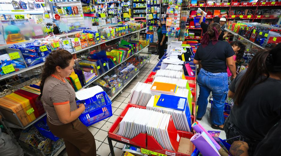 Para maximizar el rendimiento del dinero durante este regreso a clases, los expertos sugieren complementar los recorridos por el Centro Histórico con una planificación estricta, un presupuesto detallado asignando. EL INFORMADOR/ARCHIVO