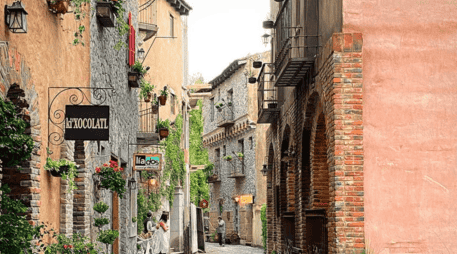 Este lugar es un desarrollo inmobiliario en Tlaxcala que simula un pueblo italiano, que ofrece restaurantes, galerías y hoteles boutique, además la entrada es gratuita. ESPECIAL Val'Quirico