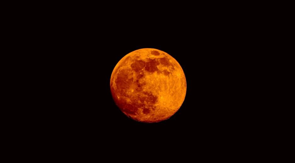 Descubre los mejores lugares en la CDMX para observar el eclipse lunar parcial o 'Luna de Sangre' del 27 de agosto de 2026.  PEXELS