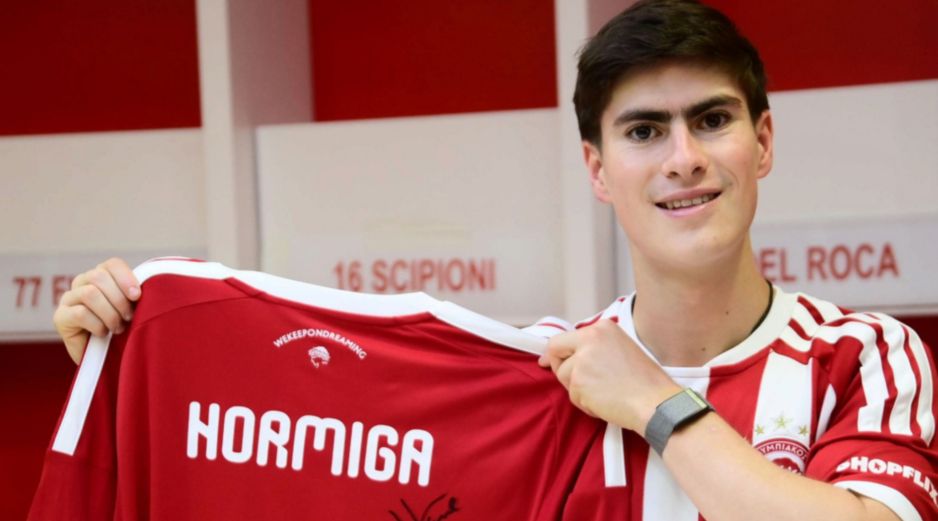 Armando “Hormiga” González se convierte en el tercer fichaje más caro en la historia del Olympiacos tras su salida de Chivas. IG/@olympiacosfc.