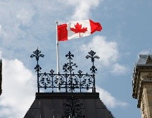 La bandera canadiense ondea el sábado 22 de agosto de 2026 en la Colina del Parlamento, Ottawa. AP/P. Doyle