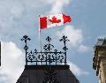 La bandera canadiense ondea el sábado 22 de agosto de 2026 en la Colina del Parlamento, Ottawa. AP/P. Doyle