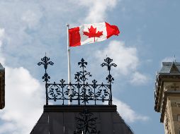 La bandera canadiense ondea el sábado 22 de agosto de 2026 en la Colina del Parlamento, Ottawa. AP/P. Doyle