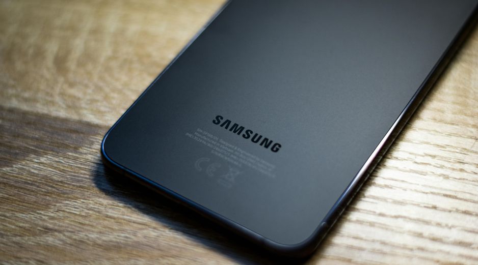El Samsung Galaxy S27 Ultra estrenará un polémico módulo de cámaras horizontal inspirado en modelos cancelados, acompañado de mejoras fotográficas y un inminente aumento de precio. Unsplash