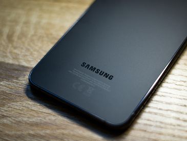 El Samsung Galaxy S27 Ultra estrenará un polémico módulo de cámaras horizontal inspirado en modelos cancelados, acompañado de mejoras fotográficas y un inminente aumento de precio. Unsplash