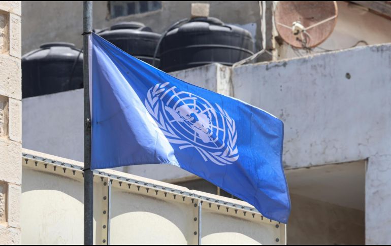 Imagen de archivo de una bandera de la UNRWA, la agencia de la ONU para los refugiados palestinos, en Jerusalén Este. EFE/M. Gibelli