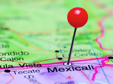 Estados Unidos suspendió sus actividades gubernamentales y los viajes de su personal a Mexicali, ciudad de Baja California y fronteriza con Calexico (EU), debido a información sobre una "posible amenaza", cuya naturaleza no detalló. ESPECIAL / CANVA