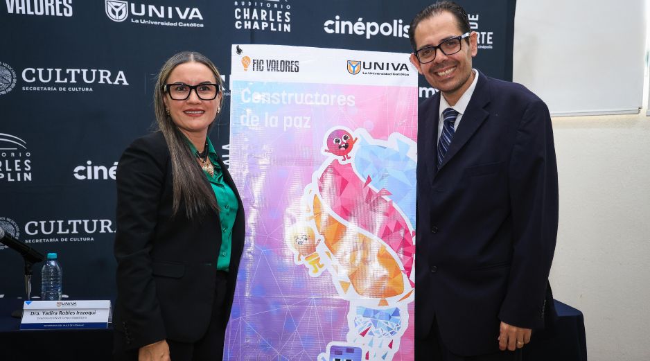 Yadira Robles Irazoqui y Herbey Eguiarte durante la presentación de FIC Valores en la Univa. EL INFORMADOR/ J. Acosta