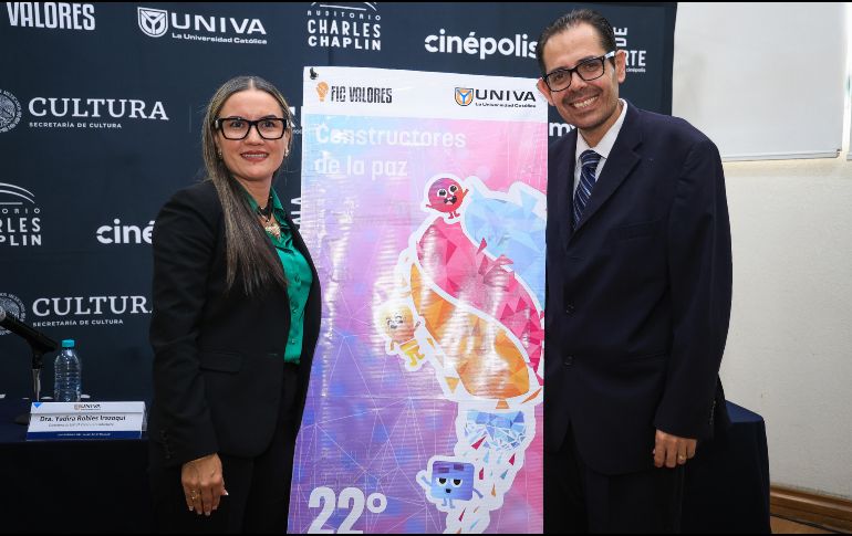 Yadira Robles Irazoqui y Herbey Eguiarte durante la presentación de FIC Valores en la Univa. EL INFORMADOR/ J. Acosta