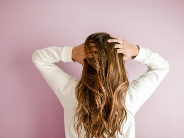 Existen algunos trucos para evitar el exceso de grasa del cabello. UNSPLASH / ELEMENT5 DIGITAL