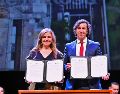 La rectora general de la Universidad de Guadalajara (UdeG), Karla Planter, y el director del Hub de Ciudades, Patricio Ovalle Wood, firmaron una carta de acuerdo. ESPECIAL/UdeG