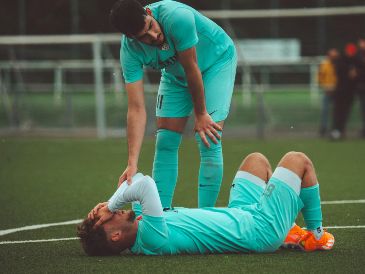 De acuerdo con la Universidad Europea de Madrid, las lesiones musculares abarcan más de la mitad de las molestias en el futbol. UNSPLASH