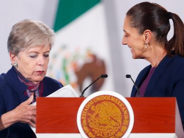 La secretaria de Medio Ambiente y Recursos Naturales, Alicia Bárcena Ibarra, afirmó que la iniciativa busca garantizar el derecho de todas las personas a un medio ambiente sano, establecido en el articulo cuarto constitucional. EFE / I. ESQUIVEL