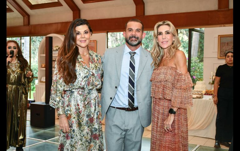 Almendra Ruiz, Saúl Ruiz y Stephy Ruiz. GENTE BIEN JALISCO / Cumpleaños de Josefina Morquecho