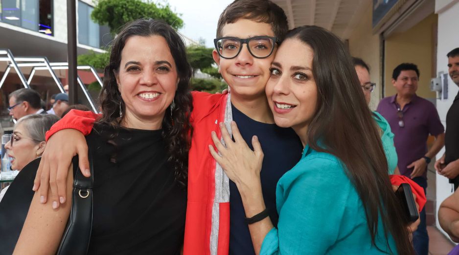 Abril Domínguez, Daniel Valdez e Italia Ochoa. GENTE BIEN JALISCO / Revista del 28 de agosto 2026