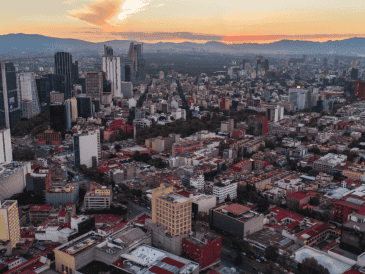 La nueva delimitación de la Zona Metropolitana del Valle de México (ZMVM) suma 84 municipios y alcaldías de la CDMX, Estado de México, Hidalgo y, por primera vez, Morelos con Huitzilac. ESPECIAL/Canva