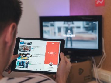 Meta se comprometió a implementar límites diarios, uso de modo nocturno restringido y medidas de verificación de edad en sus plataformas. UNSPLASH