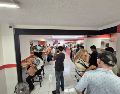 Poco más de dos mil 500 personas fueron las que participaron e hicieron la aportación para la donación en las siete sucursales de "Tortas Toño". EL INFORMADOR/M. Hernandez