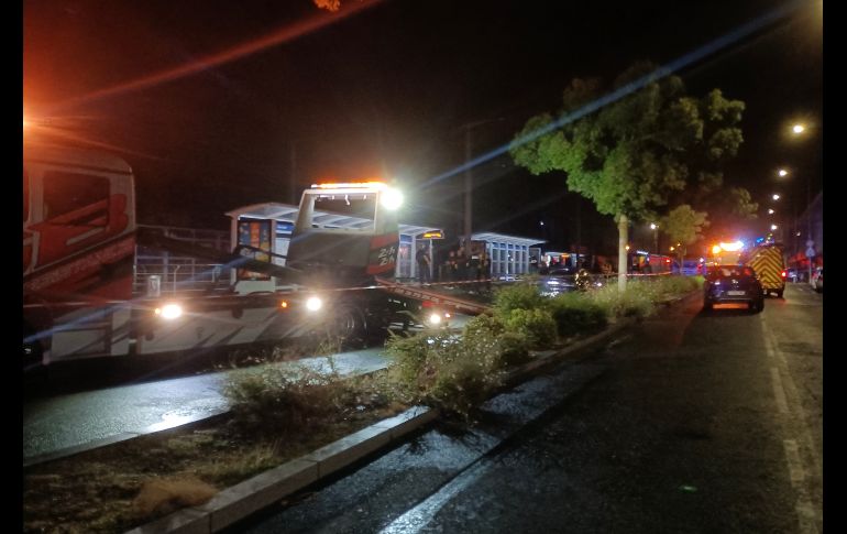 La policía acordonó el lugar mientras los servicios de emergencia atendían a las víctimas. AFP/M. Clavel
